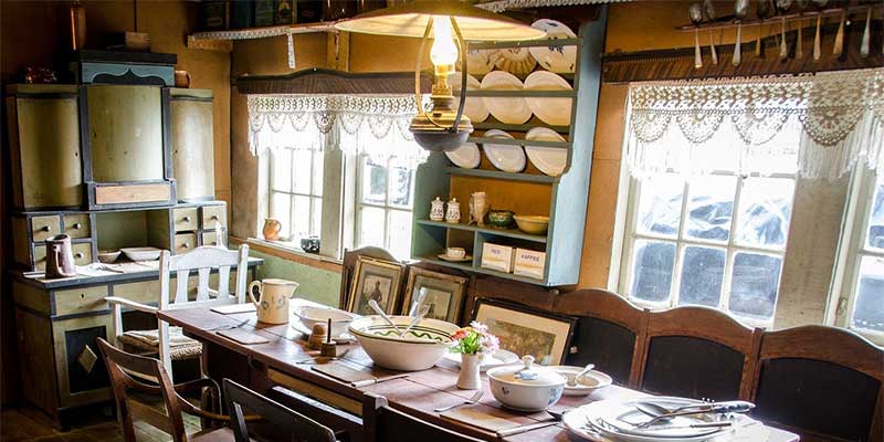 Vintage tálalószekrény