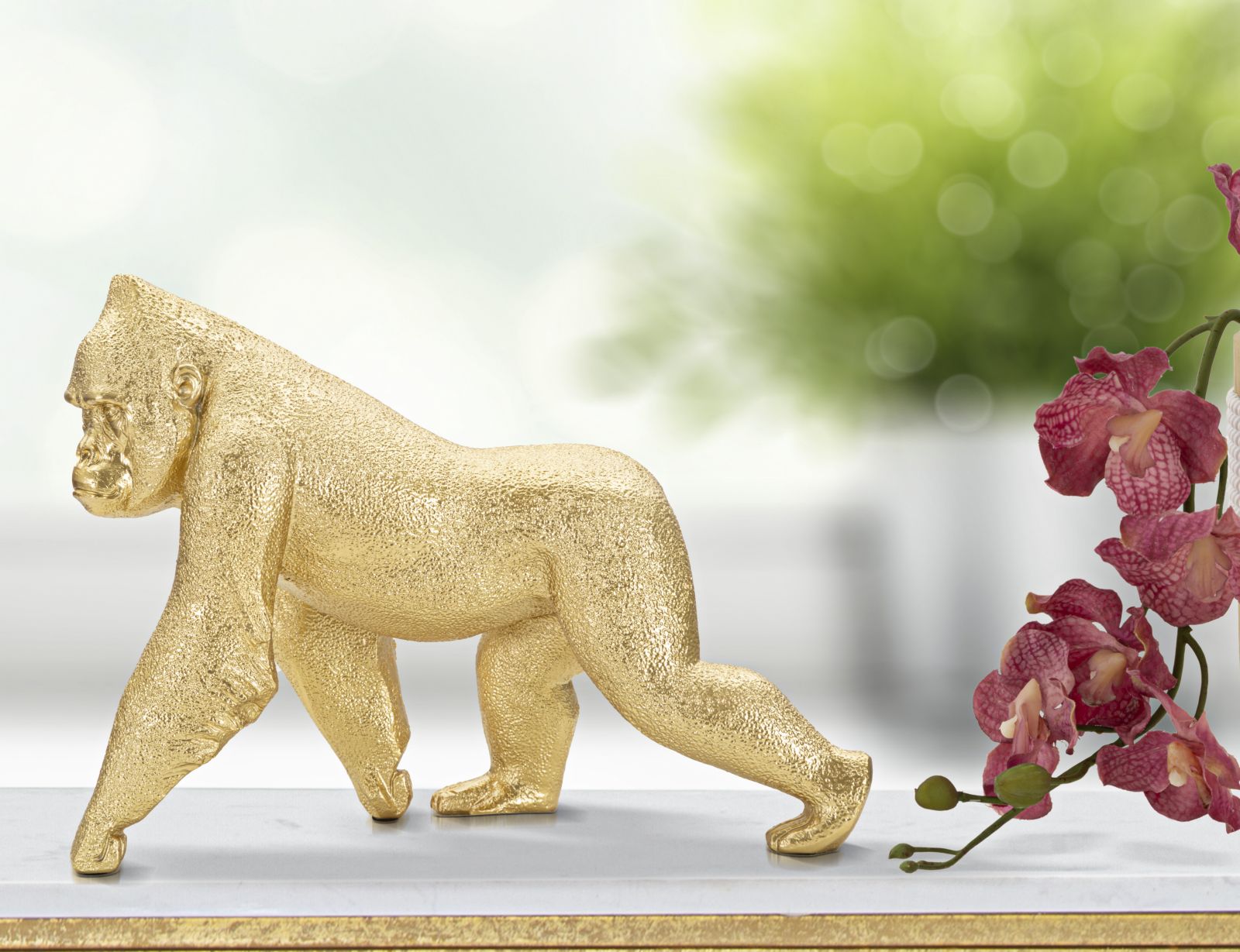 Arany gorilla szobor lépő pozícióban 29,7X11,5X21,8 modern dekoráció Dekorációs figura Mauro Ferretti