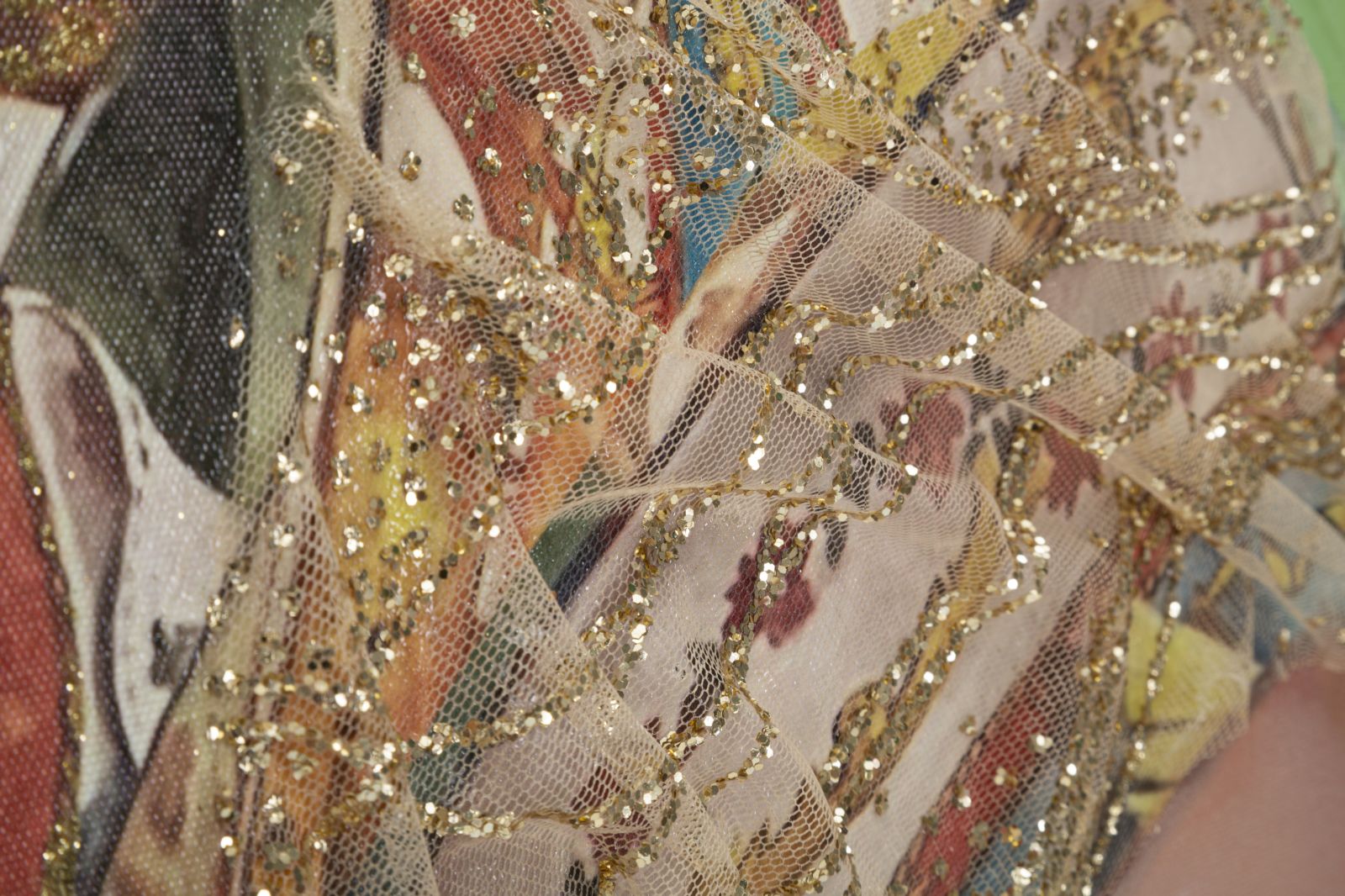 Trópusi Portré Falikép Papagájjal – Boho Vászonkép 90×120 cm Falikép Mauro Ferretti