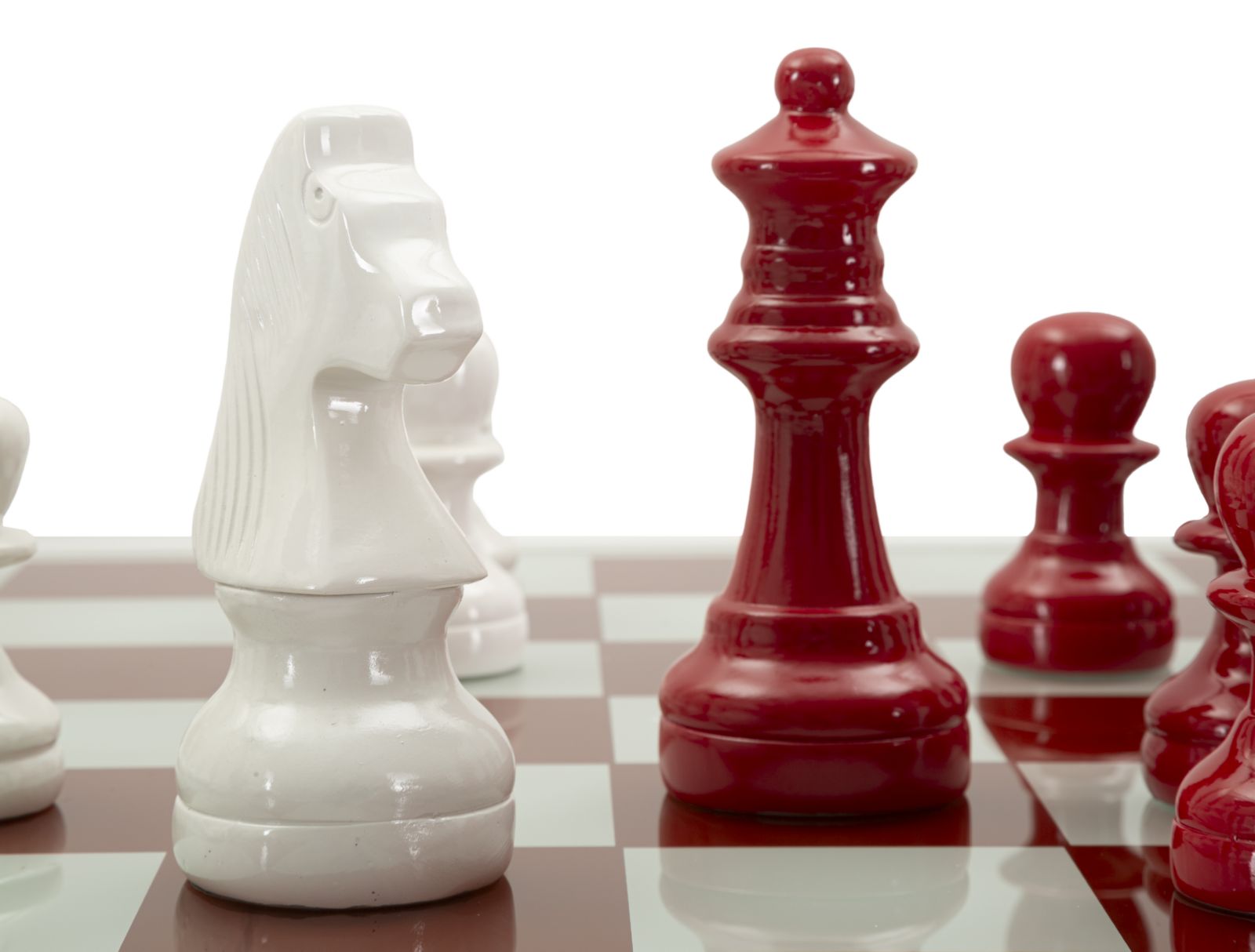 Classic Chess – piros-fehér sakk készlet üveg táblával 61X61X14 cm Dekorációs figura Mauro Ferretti