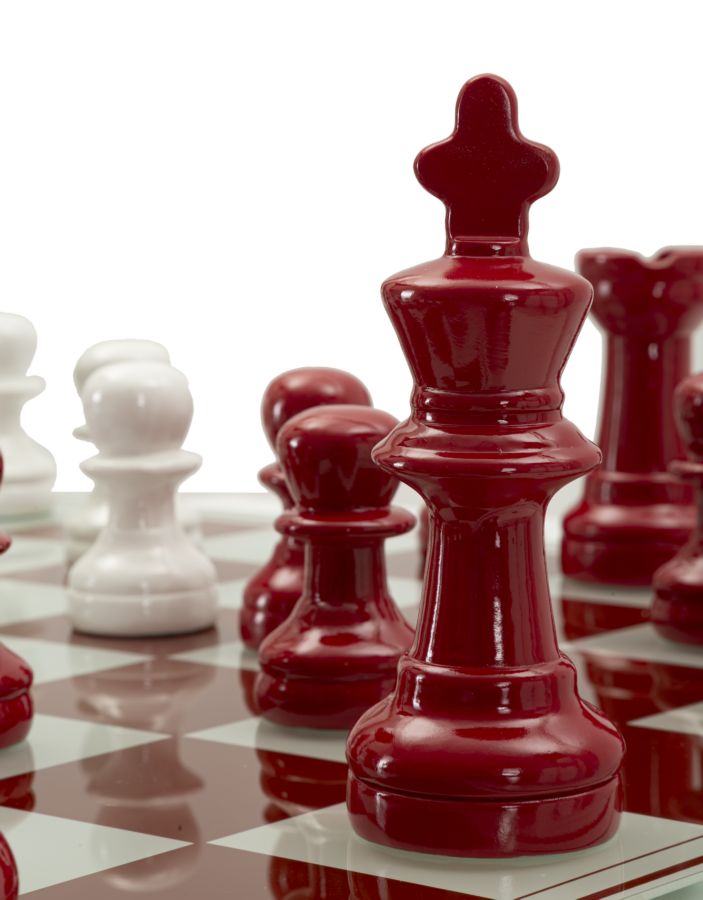 Classic Chess – piros-fehér sakk készlet üveg táblával 61X61X14 cm Dekorációs figura Mauro Ferretti