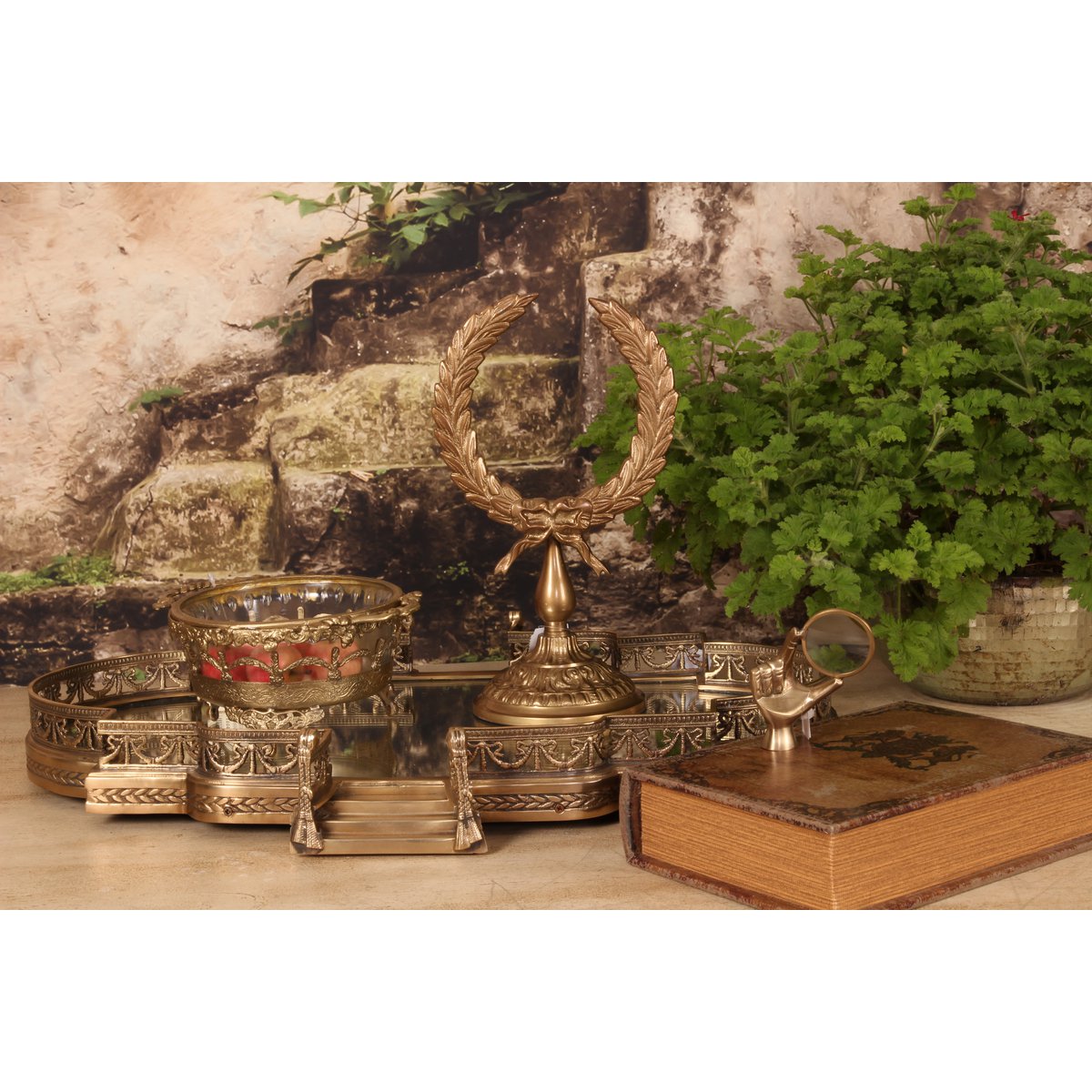 Babérkoszorú talapzaton, kicsi 25,5 cm – arany