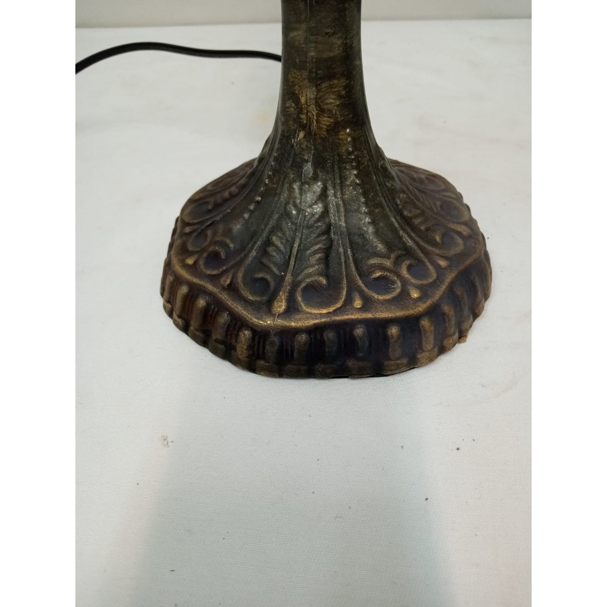 Tiffany asztali lámpa 30 cm – Dalí, borostyán