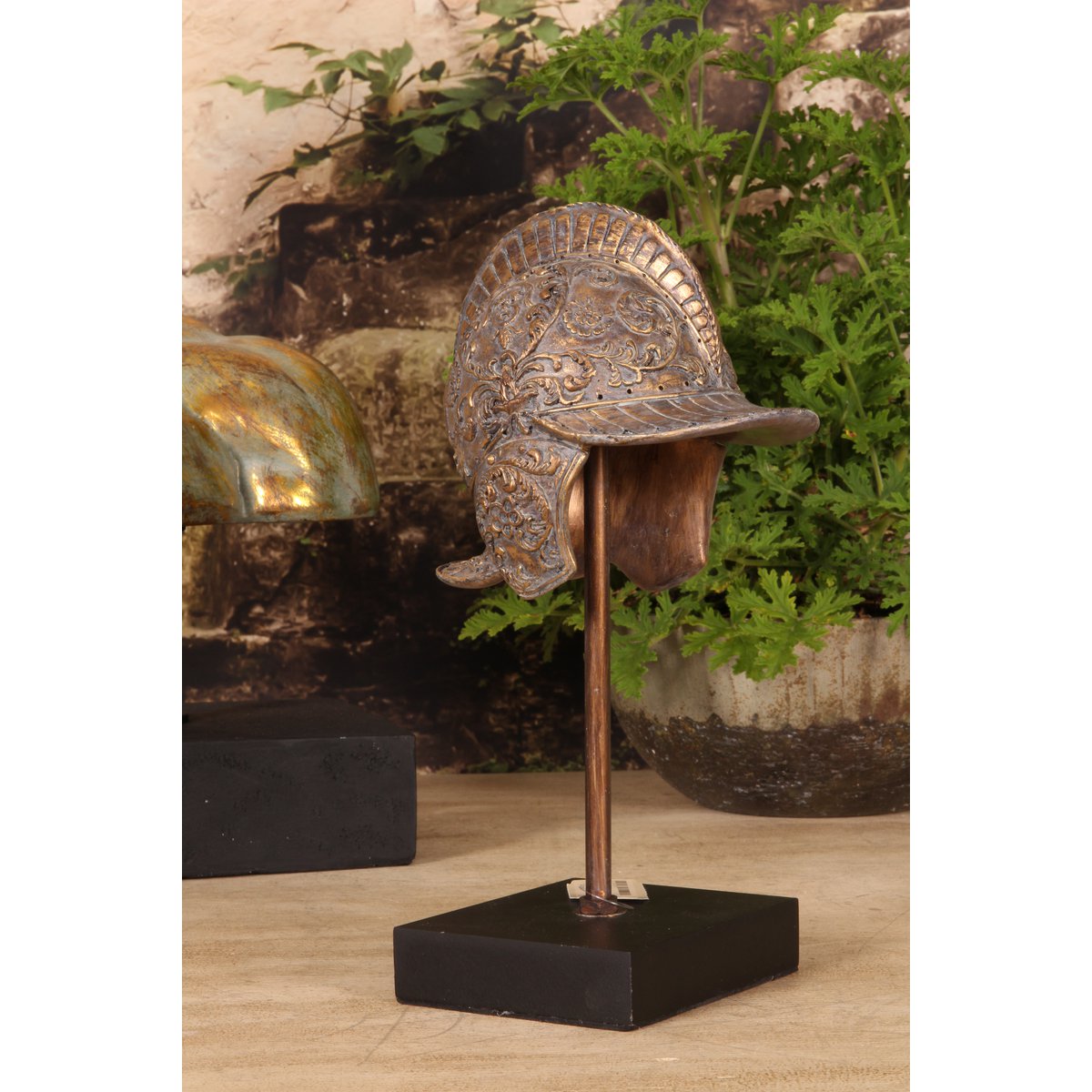Sisak állványon 29,5 cm – arany