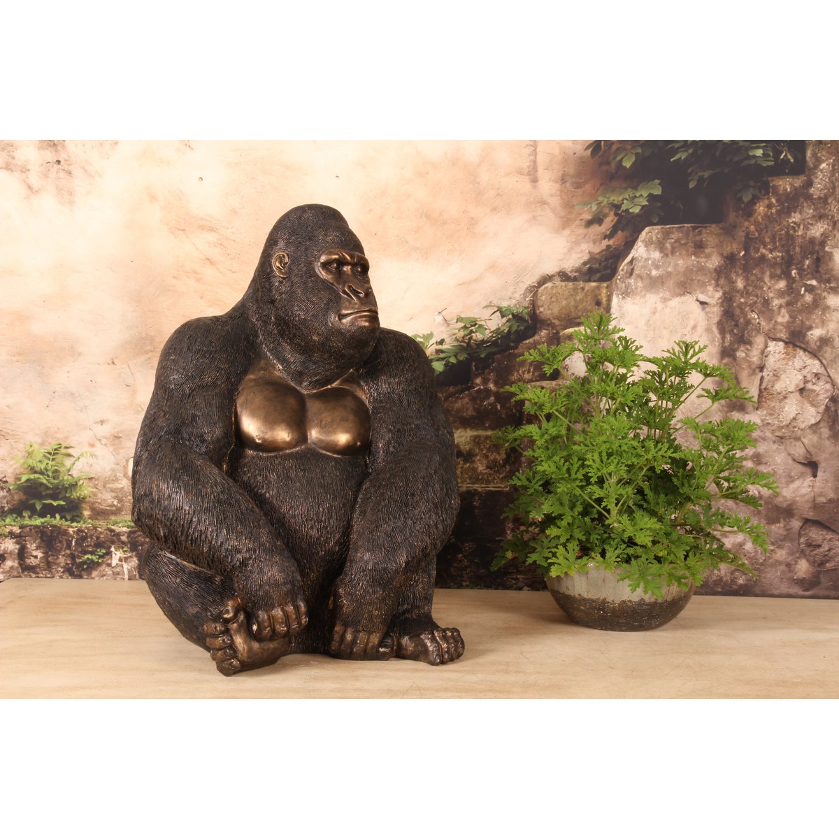 Dekor figura gorilla 61 cm – barna