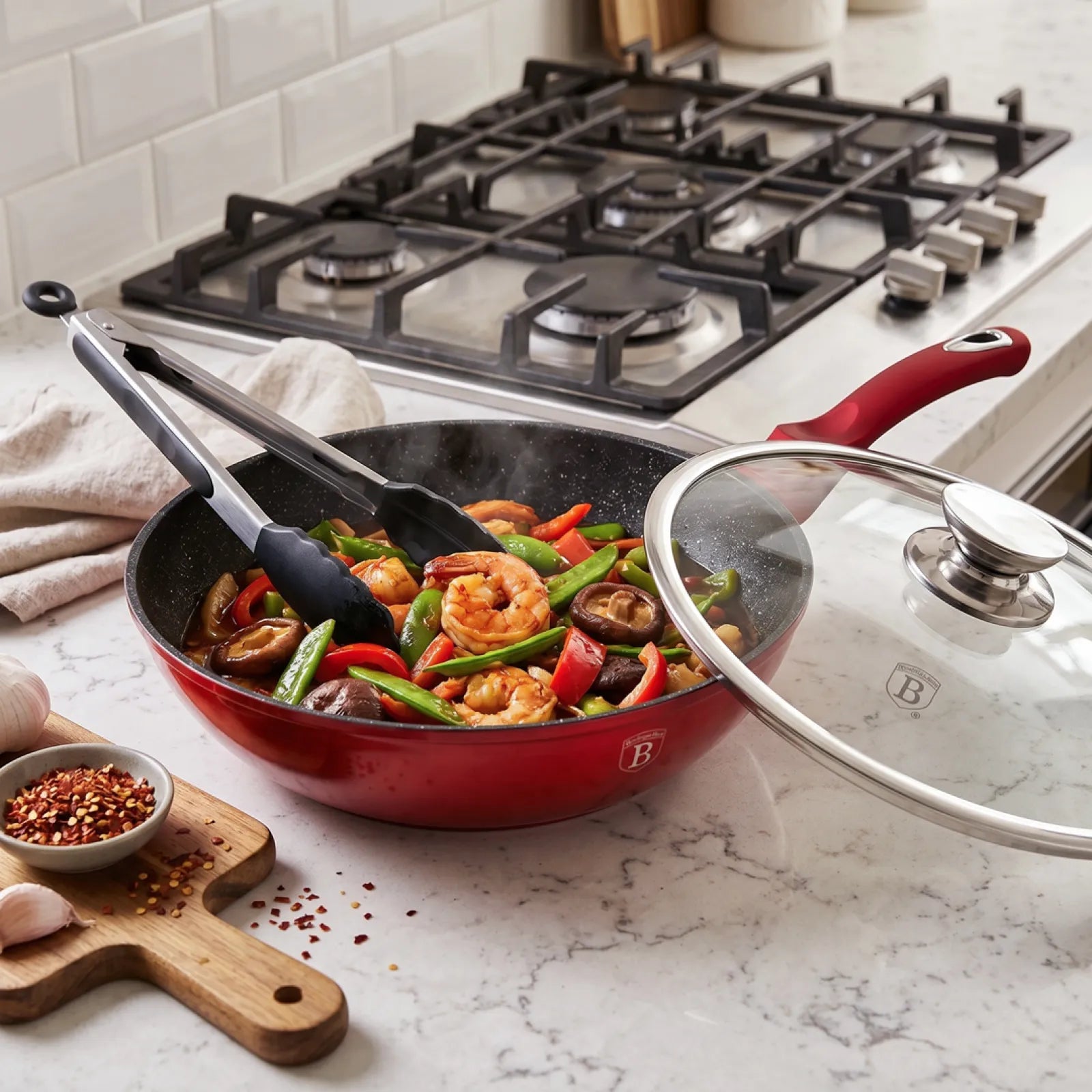 Berlinger Haus indukciós wok serpenyő fedővel 28 cm, 3,2 l – Metallic Line Burgundy Edition