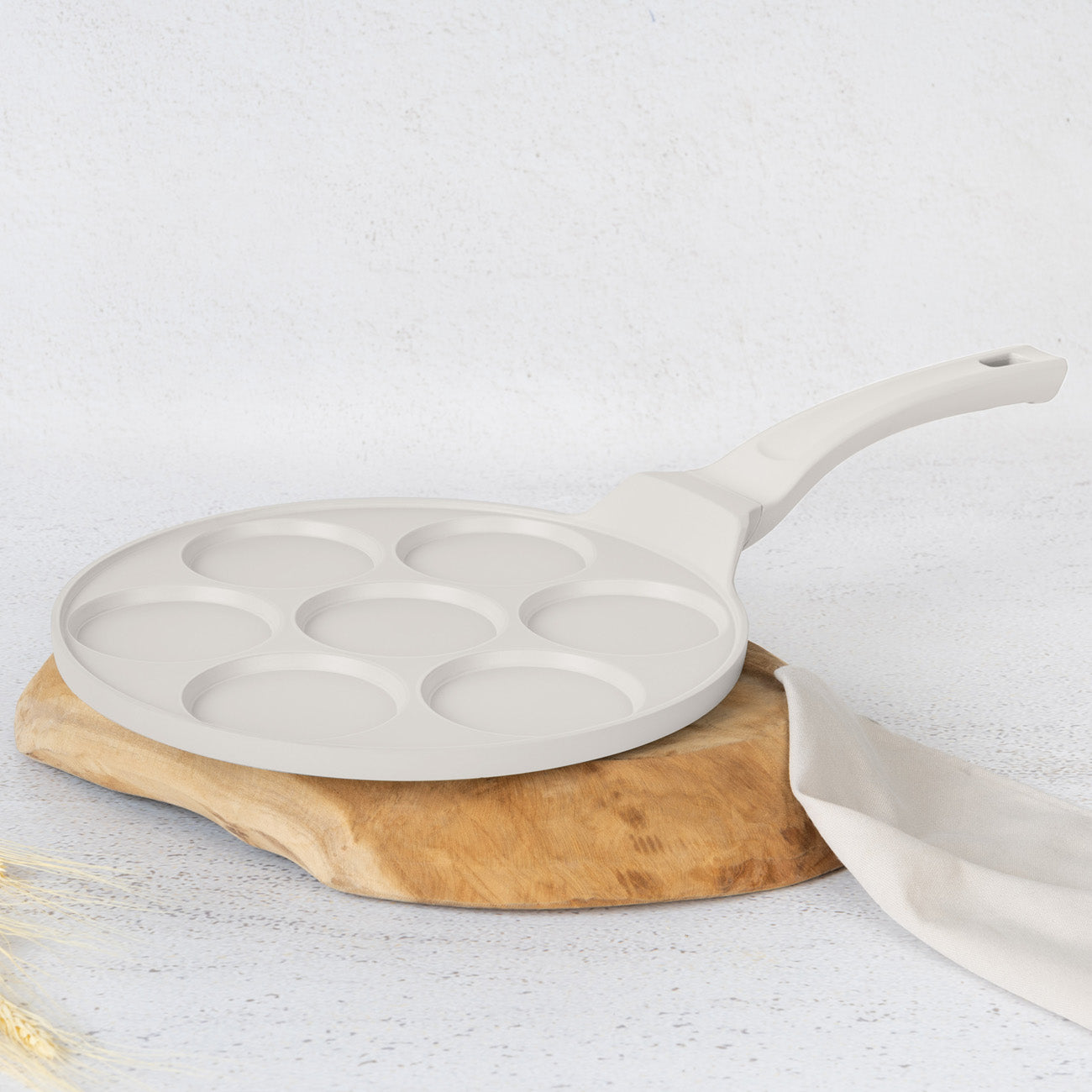 7 lyukú tapadásmentes palacsintasütő matt krém Sahara Collection