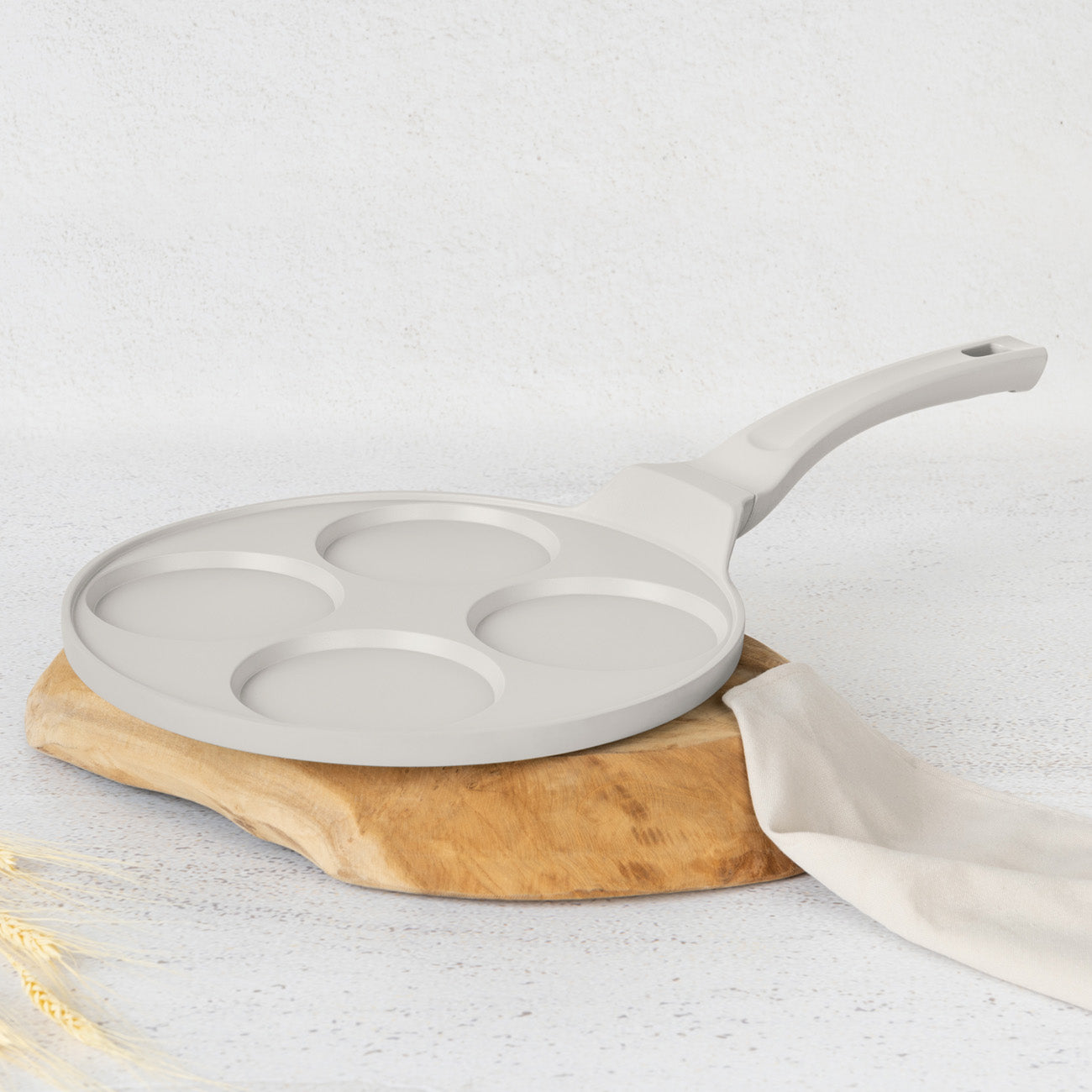 Berlinger Haus 4 lyukú palacsintasütő 26 cm matt krém Sahara Collection