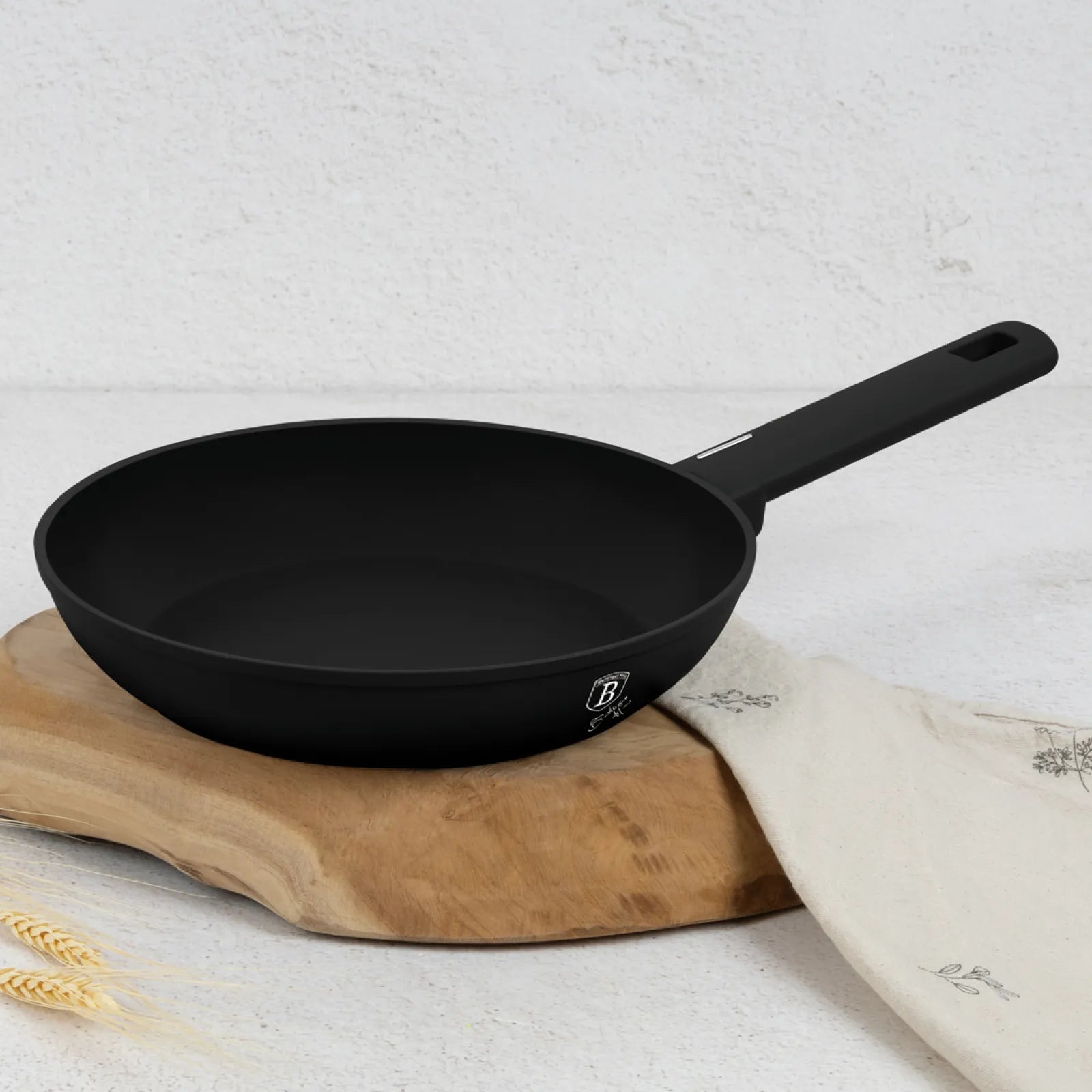 Berlinger Haus indukciós serpenyő 24 cm – Matte Black Collection