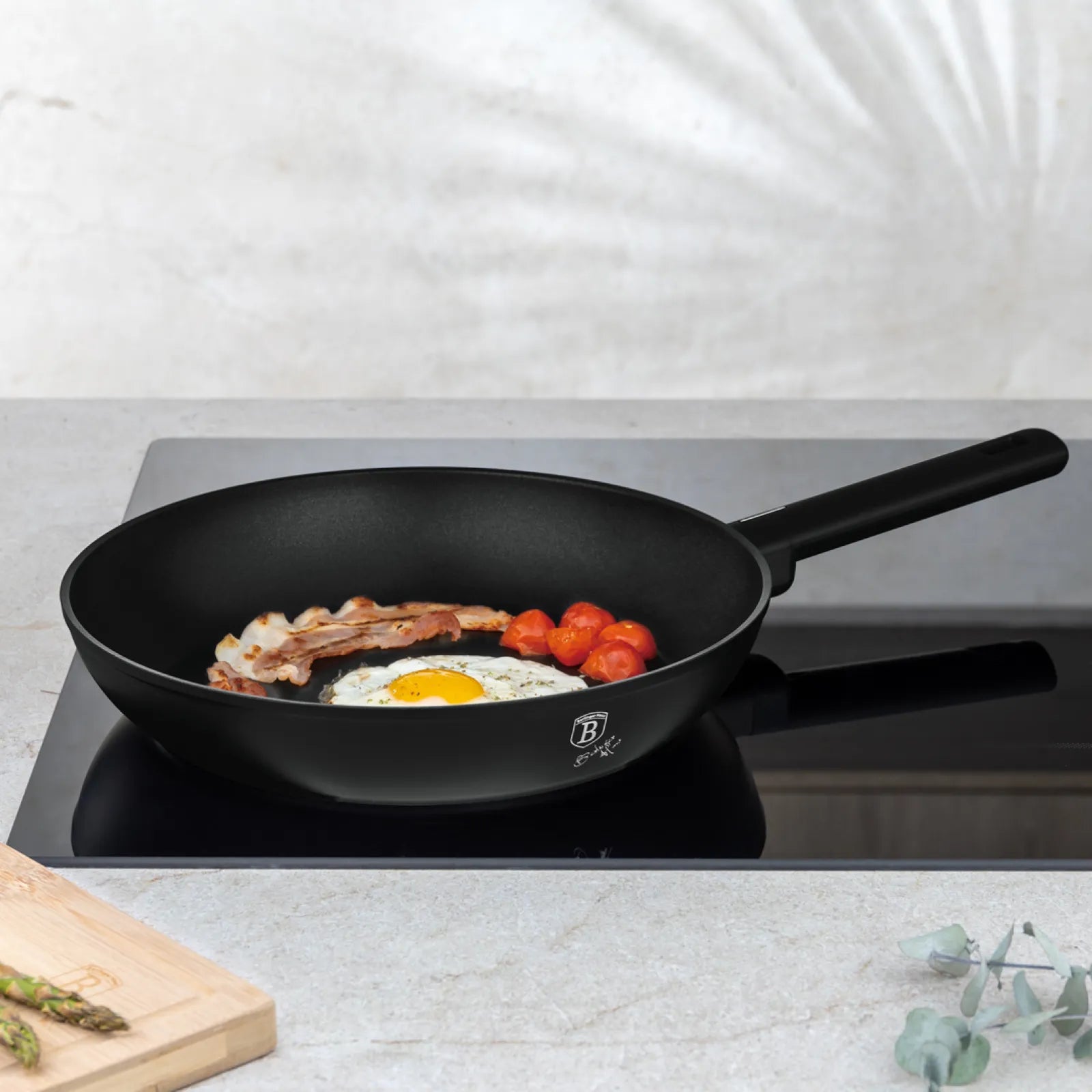 Berlinger Haus indukciós serpenyő 28 cm – Matte Black Collection
