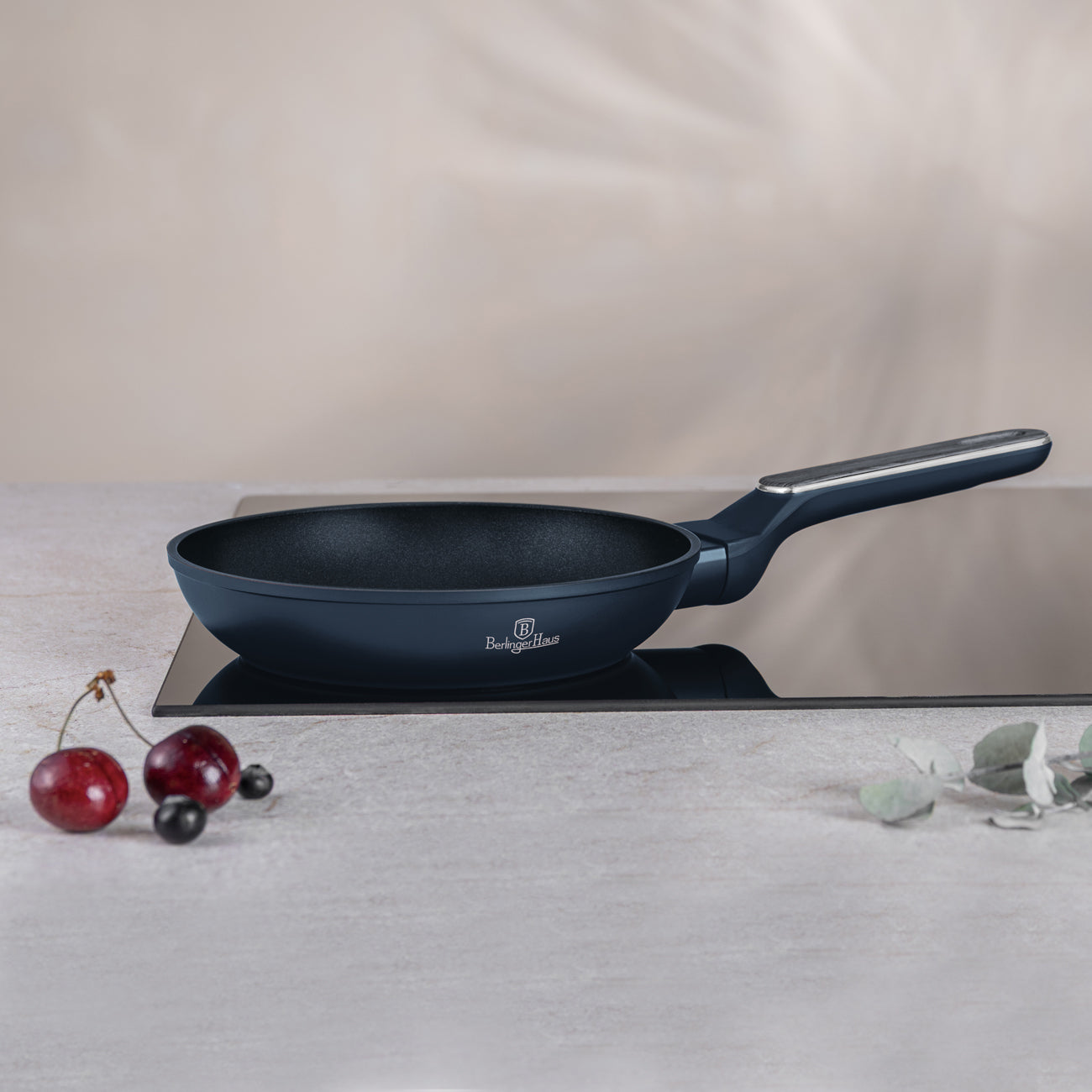 BerlingerHaus tapadásmentes indukciós serpenyő 24 cm matt kék