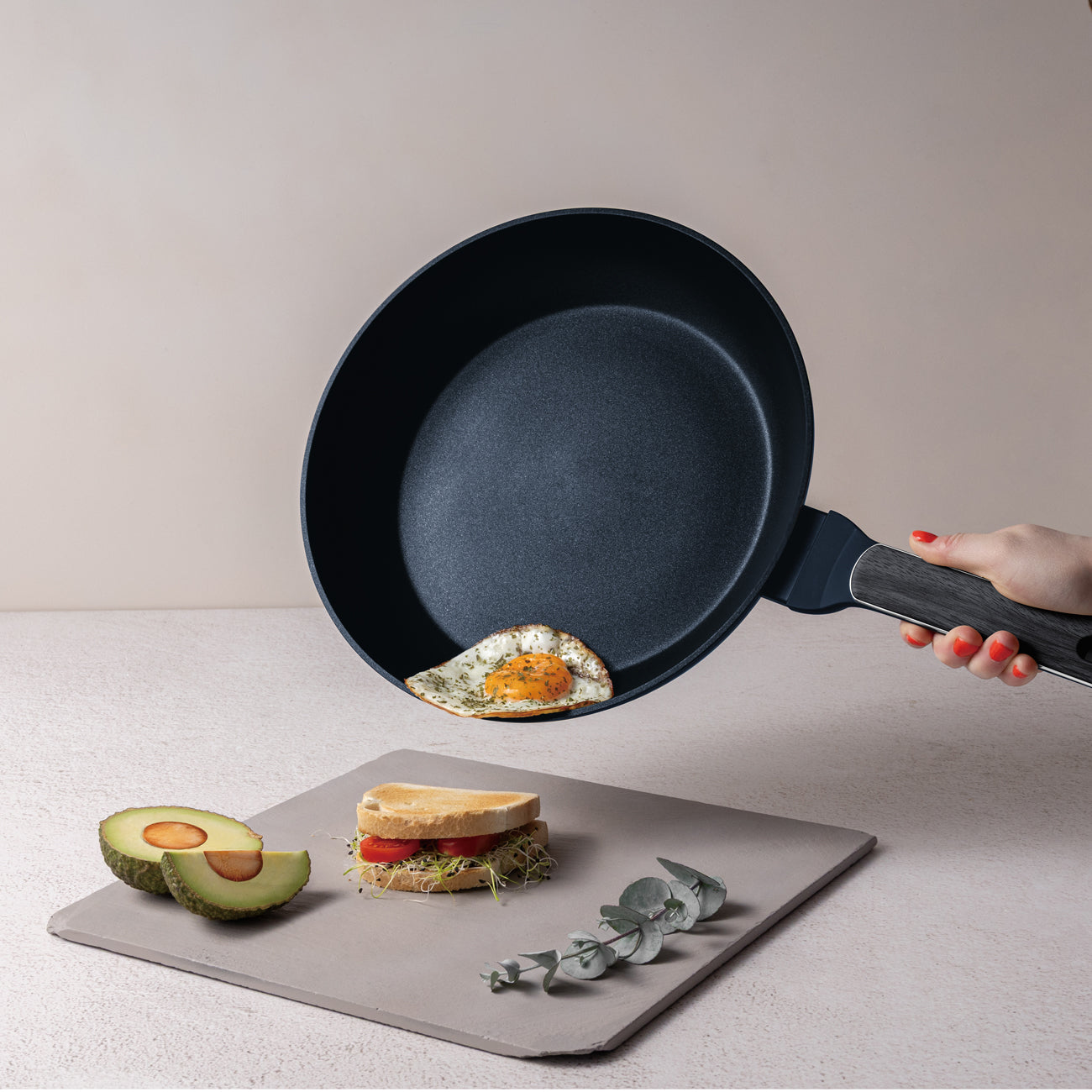 BerlingerHaus tapadásmentes indukciós serpenyő 28 cm matt kék