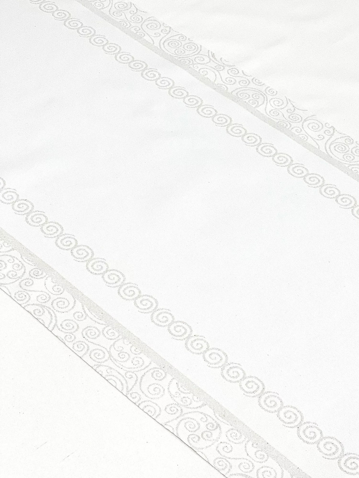 Ezüst lurex asztali futó, karácsonyfa mintás, 37x100 cm