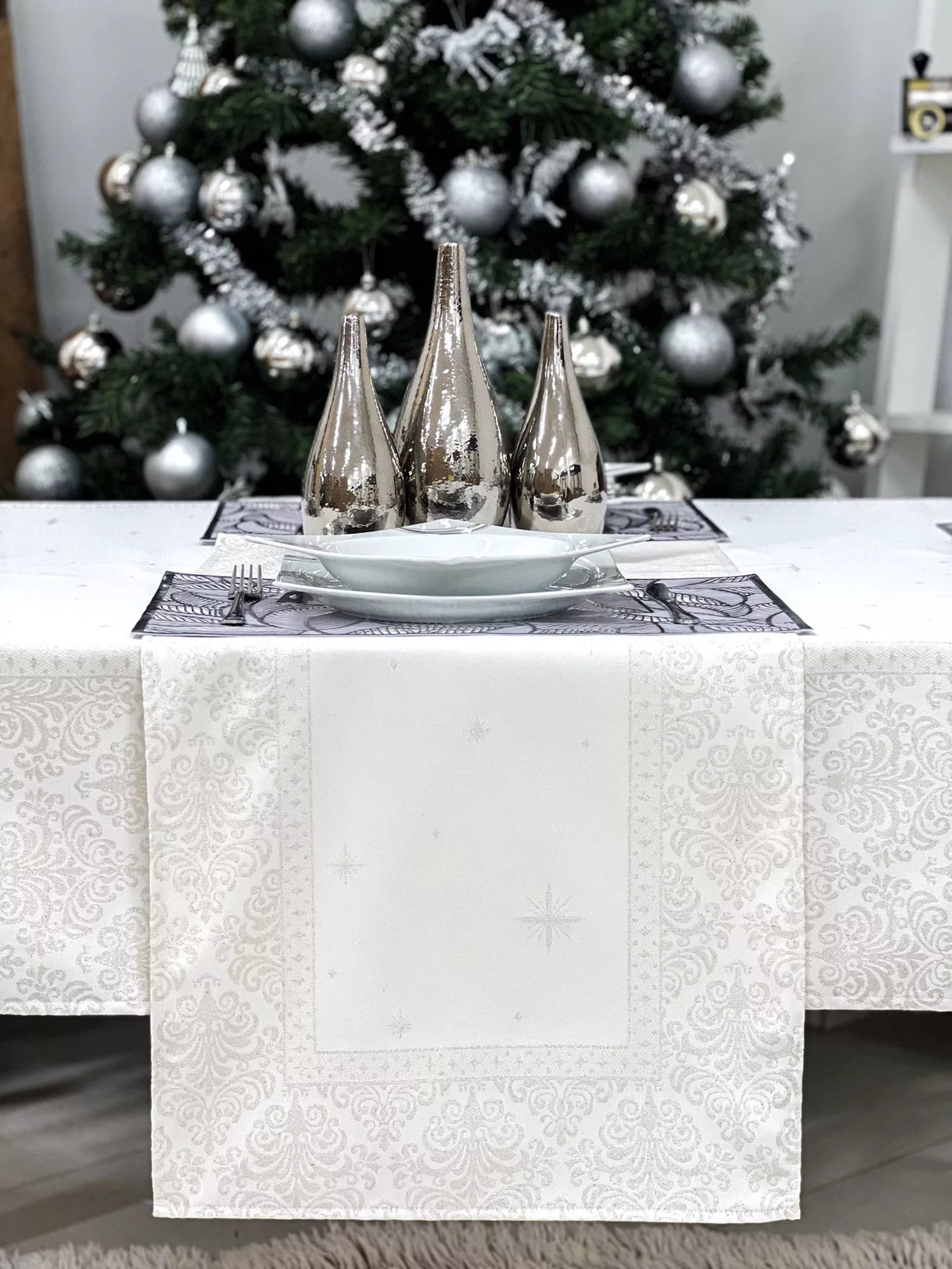 Ezüst lurex asztali futó, barokk mintás, 37x100 cm