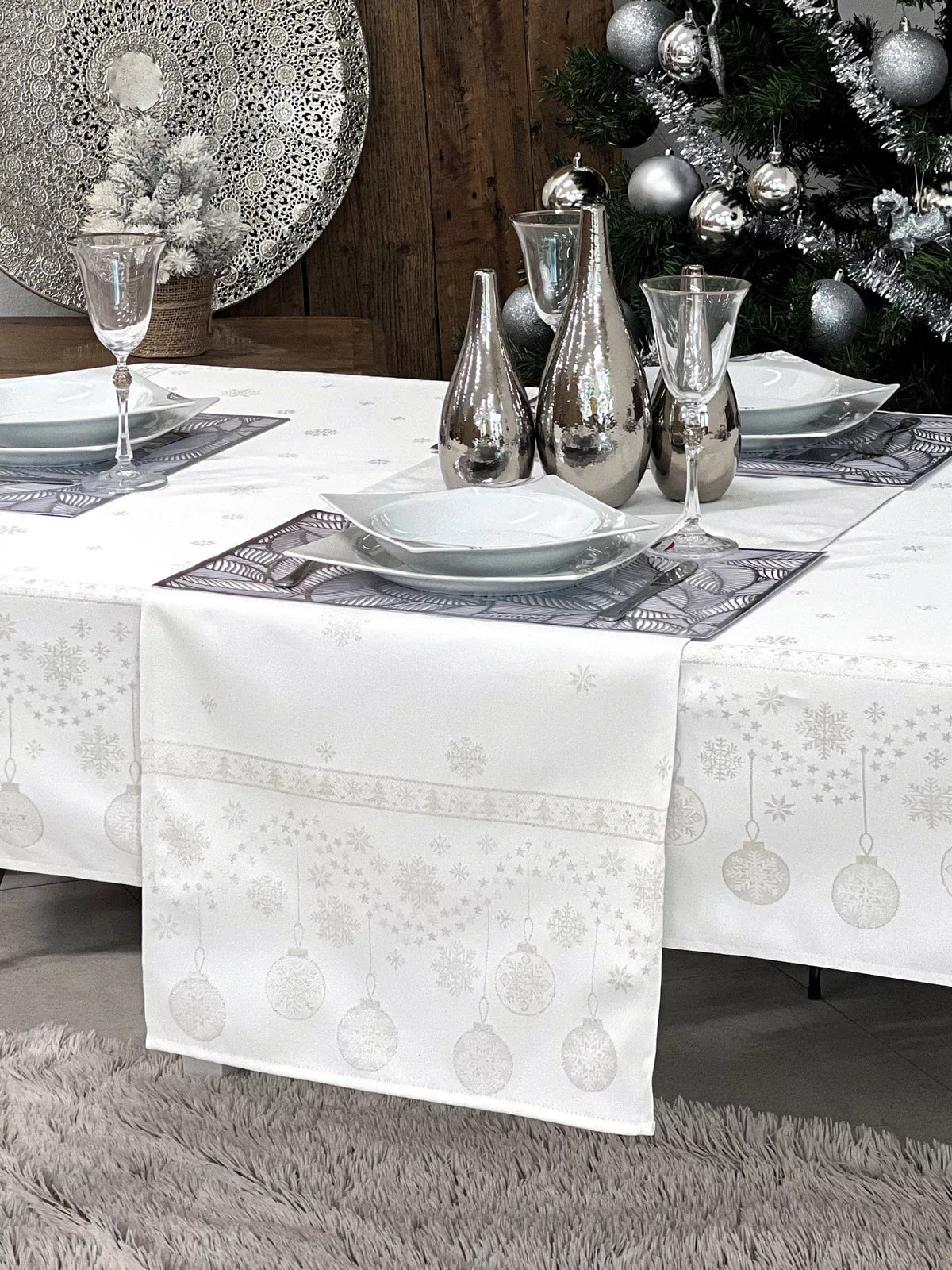 Ezüst lurex asztali futó, gömb mintás, 44x140 cm