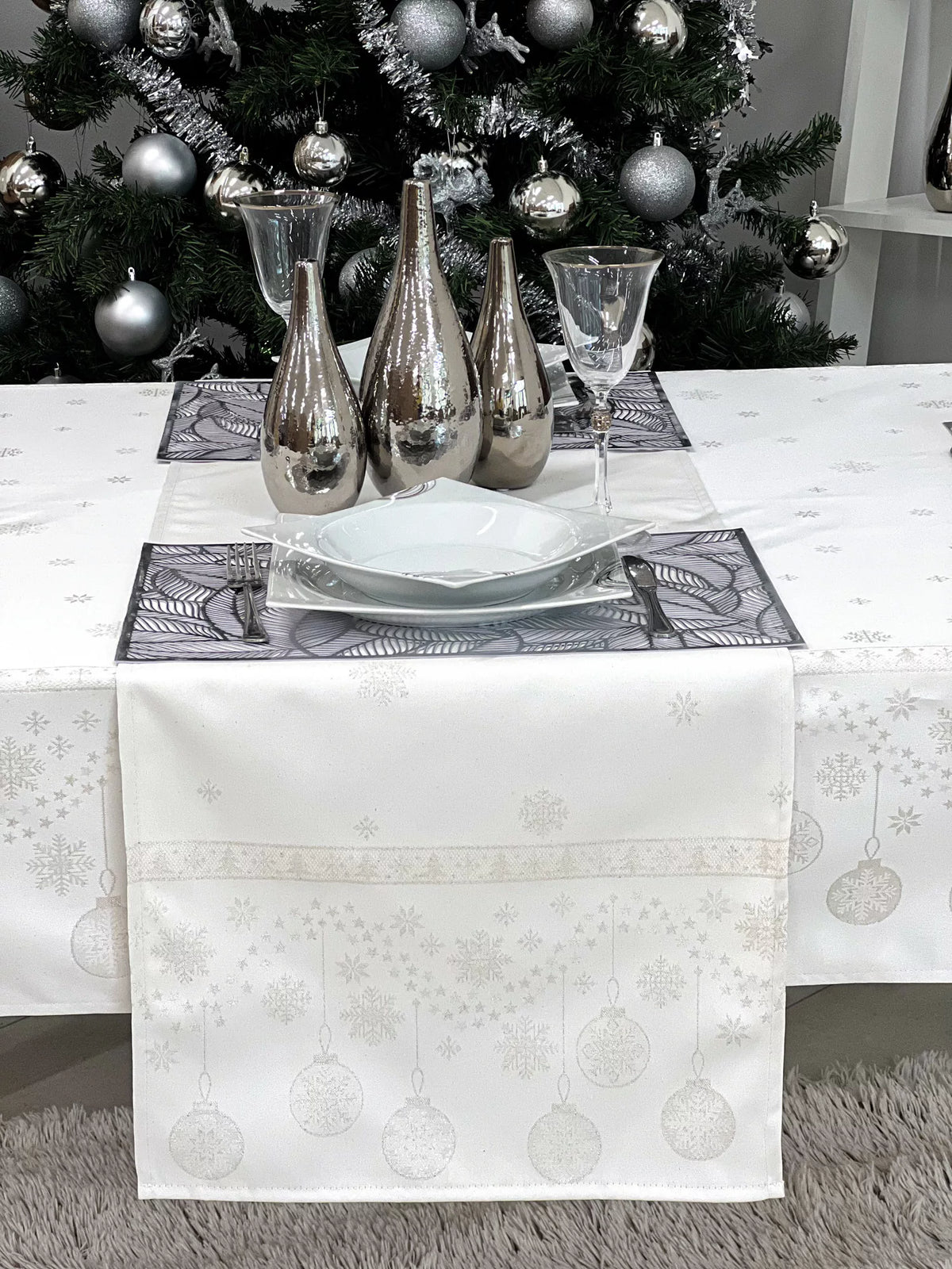 Ezüst lurex asztali futó, gömb mintás, 37x100 cm