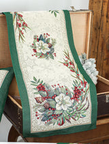 Classic piros bogyós, zöld szélű asztali futó, 37x100 cm, ezüst lurex, gobelin