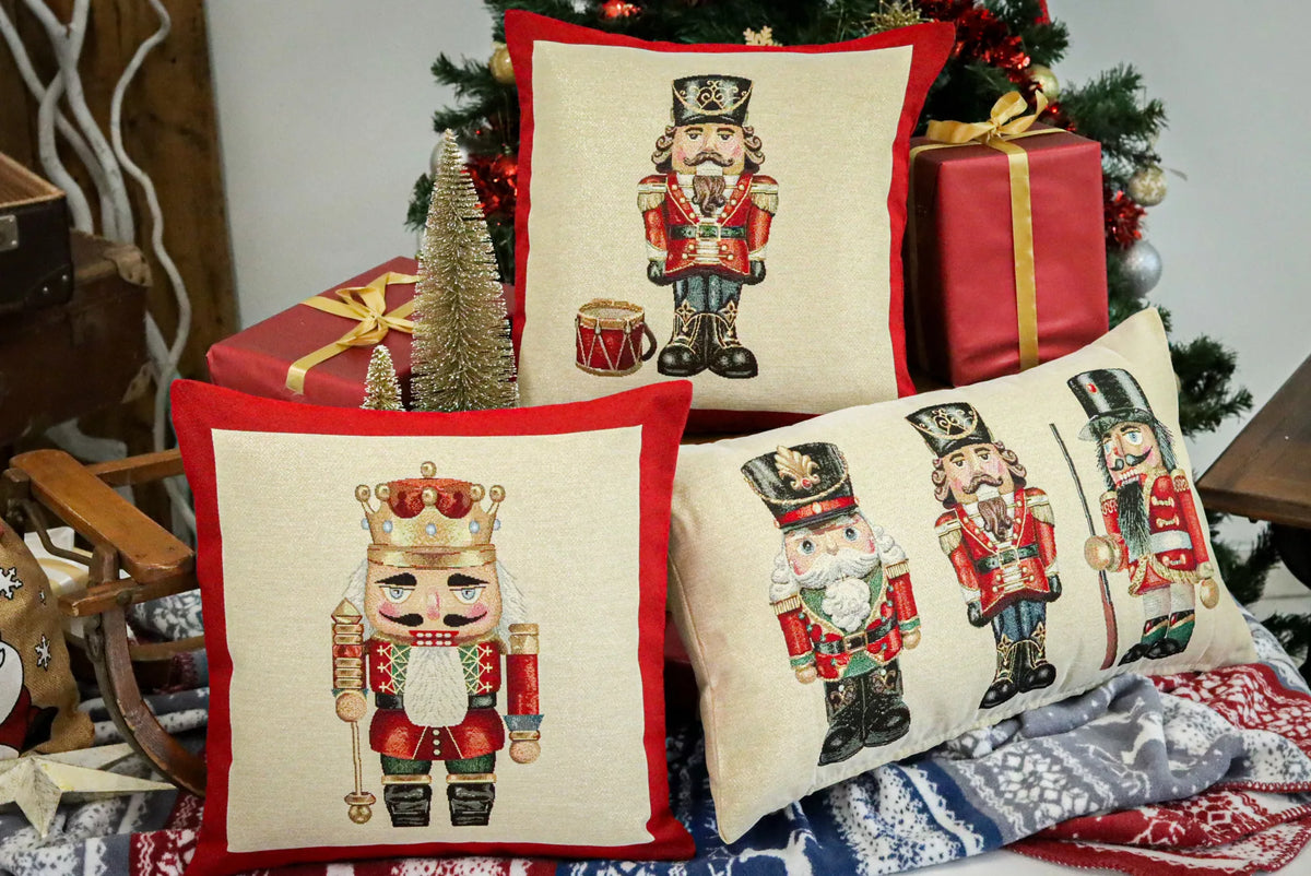 Nutcracker diótörős (fekete kalapos) díszpárna huzat, arany lurex, gobelin – 45 x 45 cm