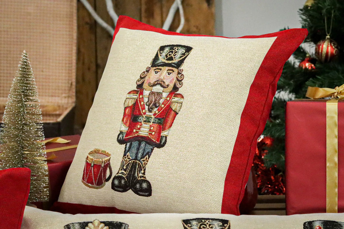 Nutcracker diótörős (fekete kalapos) díszpárna huzat, arany lurex, gobelin – 45 x 45 cm