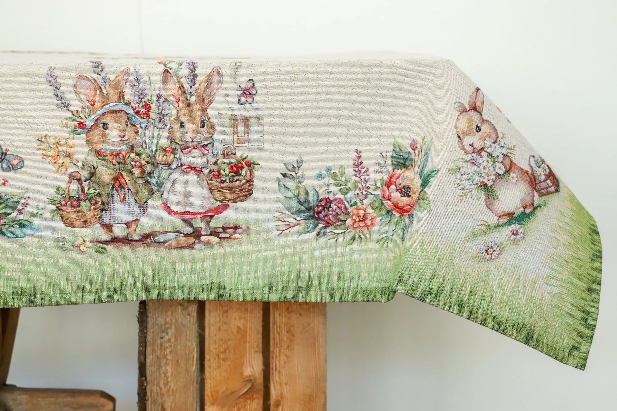 Húsvéti asztalterítő Nyuszi pár a zöld fűben asztalterítő Gépi gobelin 137x240 cm