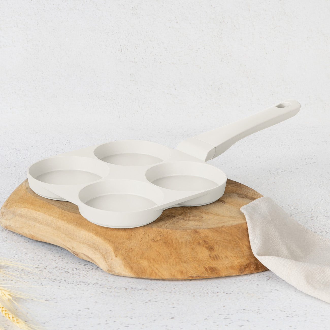 Berlinger Haus indukciós tapadásmentes 4 lyukú hamburgersütő 20 cm matt krém Sahara Collection