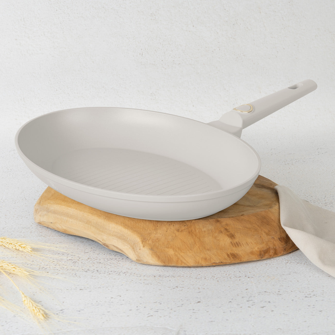 Berlinger Haus indukciós tapadásmentes Halsütő serpenyő 35 cm matt krém Sahara Collection