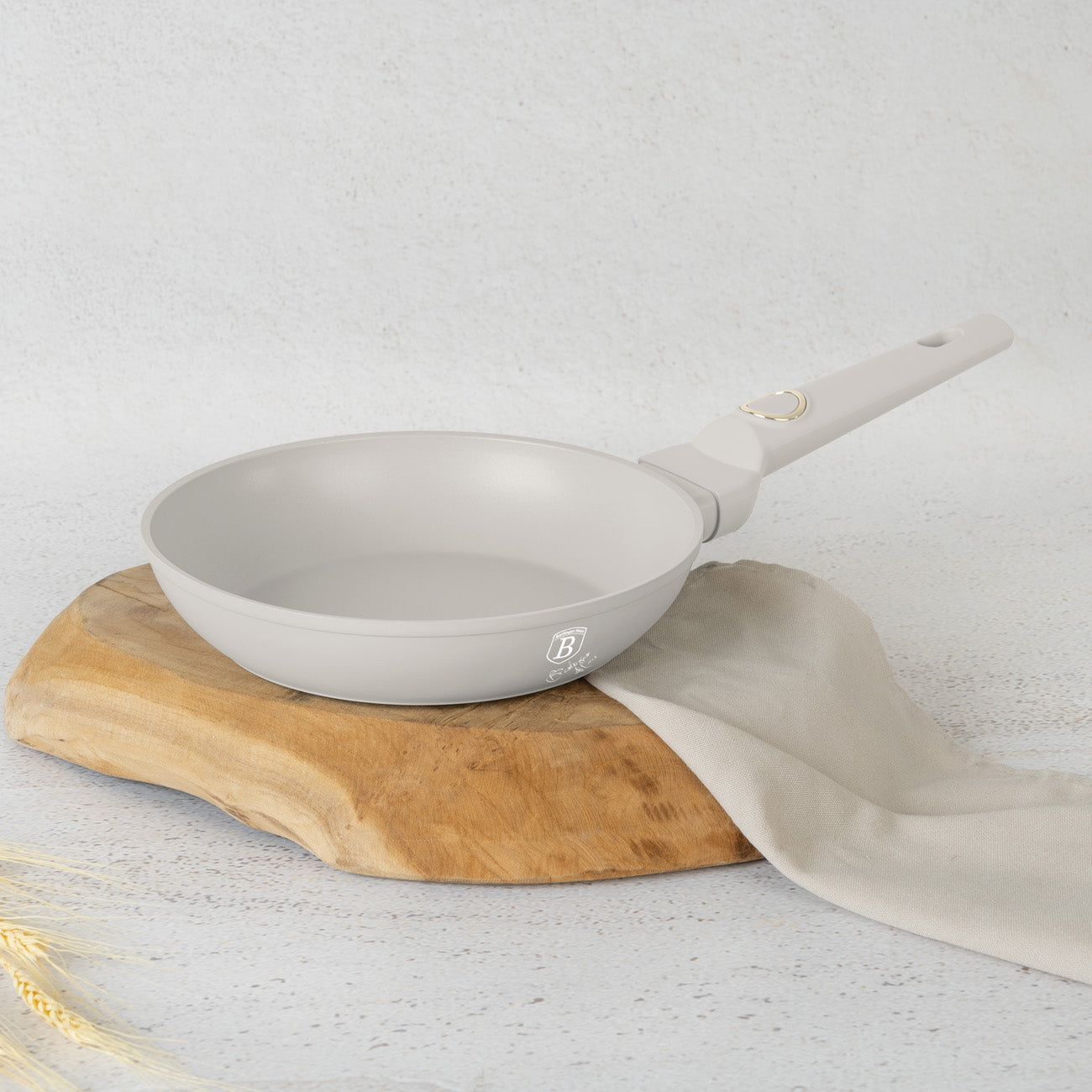 Berlinger Haus indukciós tapadásmentes serpenyő 24 cm matt krém Sahara Collection