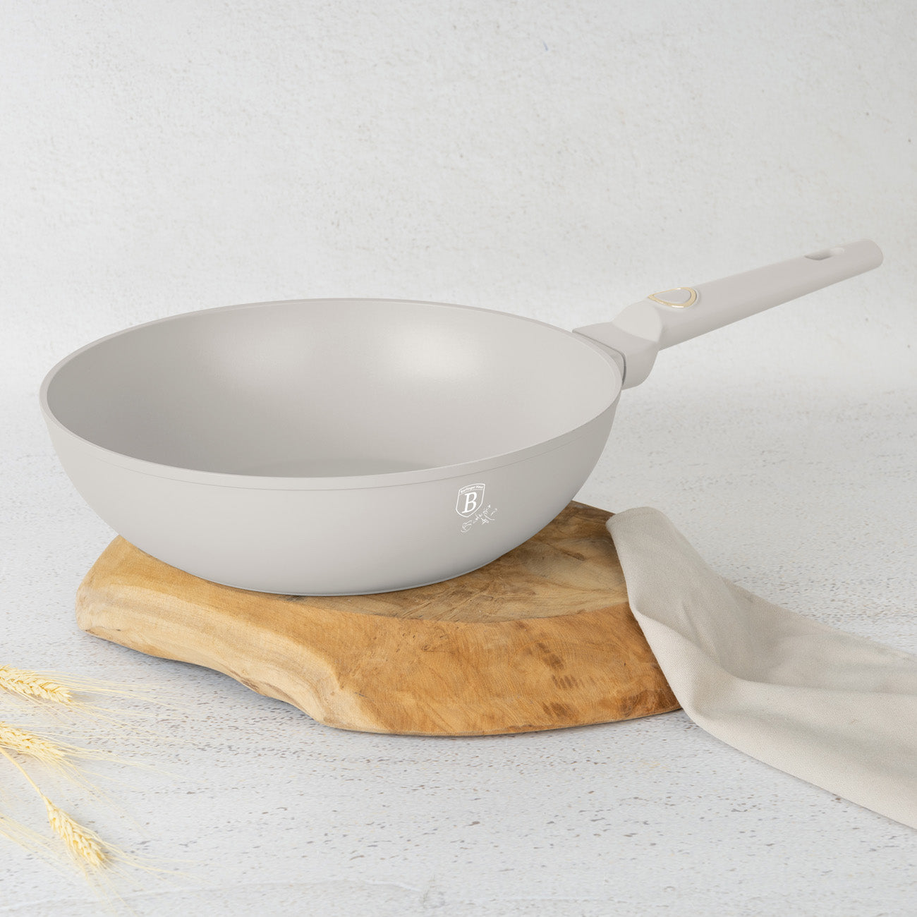 Berlinger Haus indukciós tapadásmentes wok serpenyő 28 cm matt krém Sahara Collection
