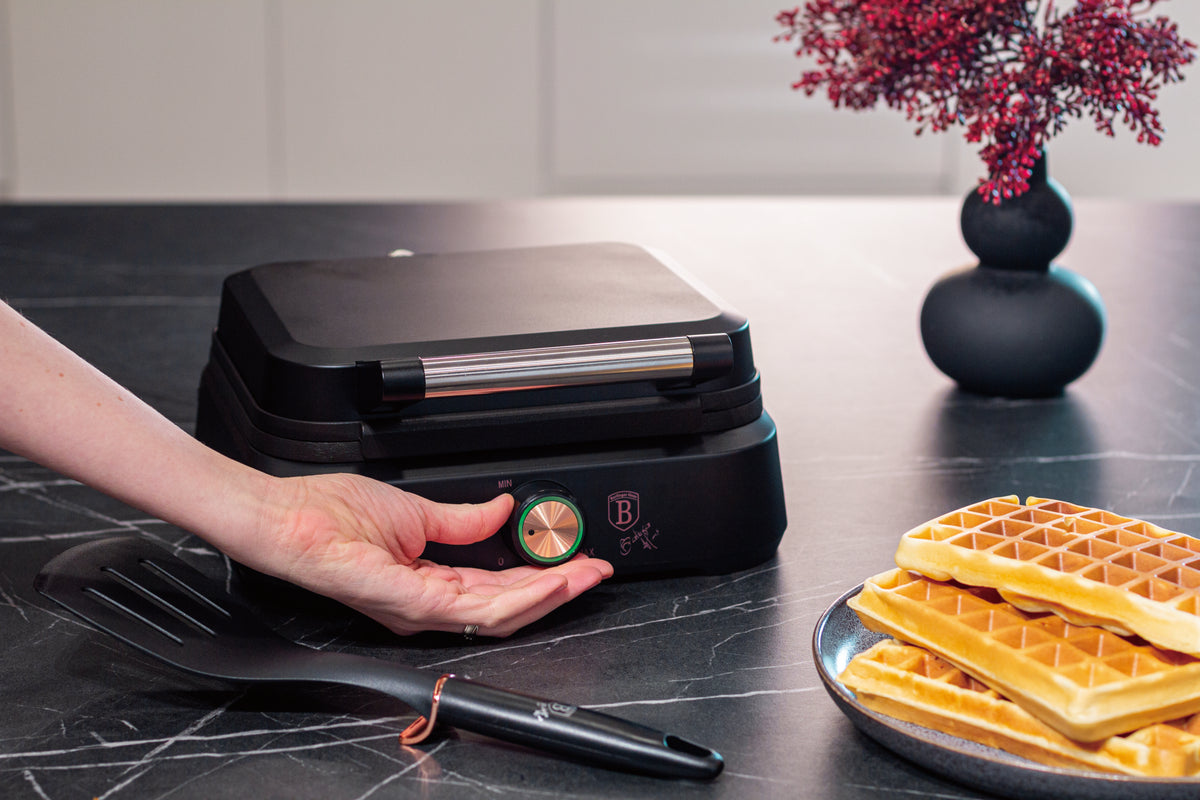 Berlinger Haus tapadásmentes Belga gofrisütő 1500 W Black Rose Collection