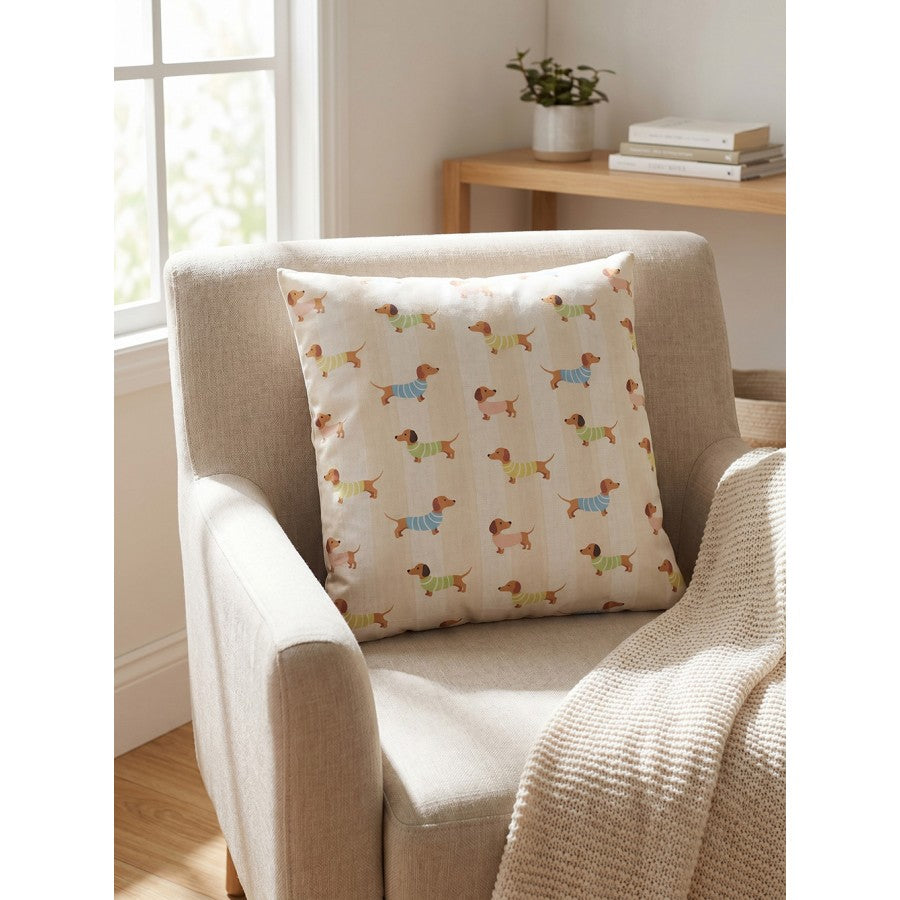 Díszpárna töltelékkel 45x45 cm polyester pulóveres tacskós