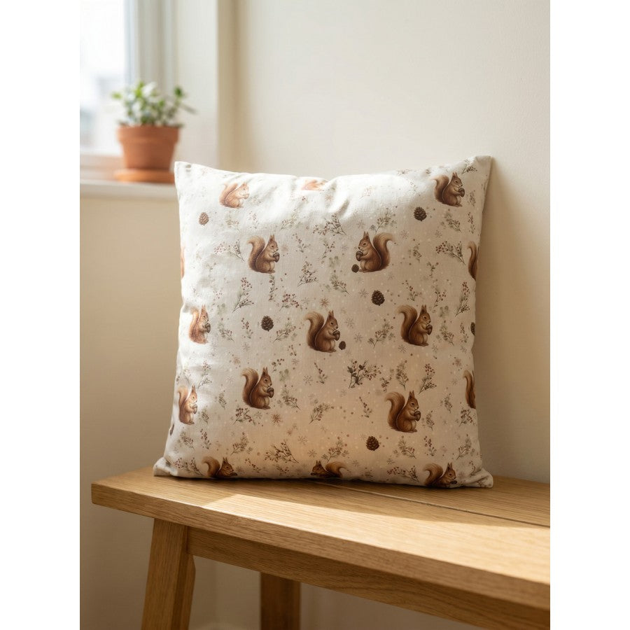 Díszpárna töltelékkel 45x45 cm polyester mókusos
