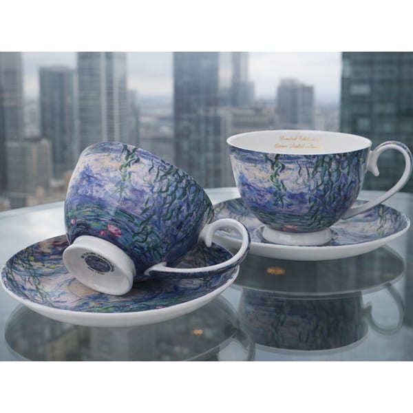Monet porcelán csésze aljjal szett 250 ml - szív díszdobozos - Vizililiomok