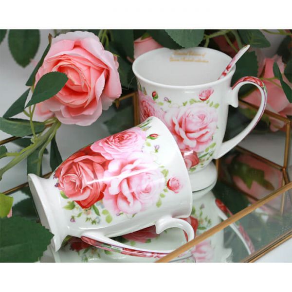 Rózsás porcelán bögre szett kanállal 300 ml - 2 személyes - szív dobozos