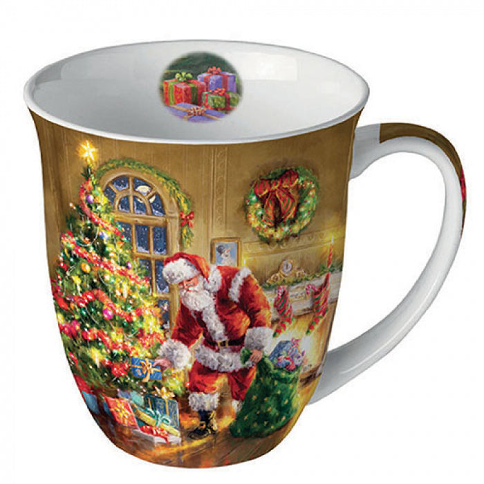 Bögre, csésze Télapós Karácsonyi porcelán bögre Ajándékok karácsonyfa alá