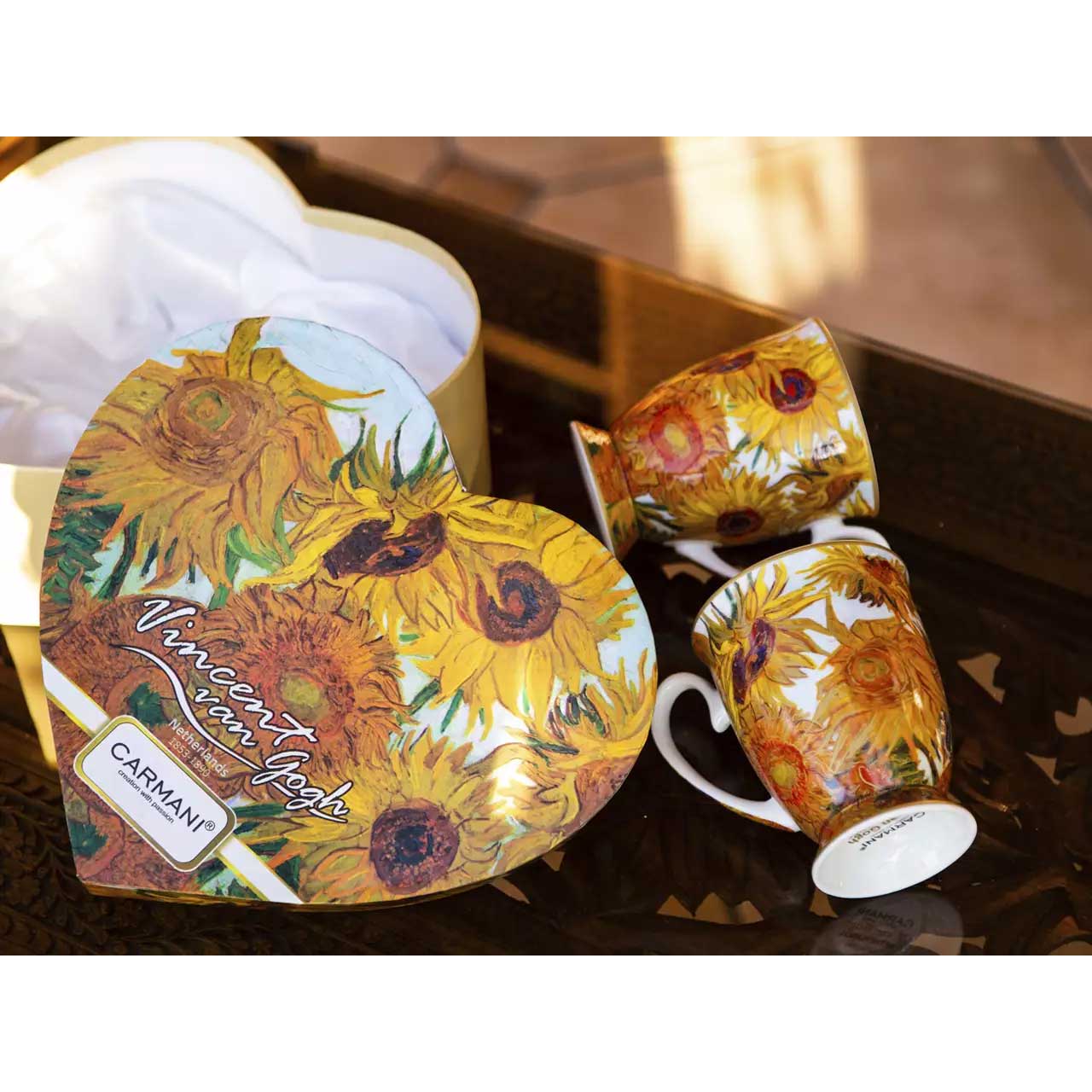 Bögre, csésze Porcelán bögre van Gogh Napraforgók szív alakú dobozban