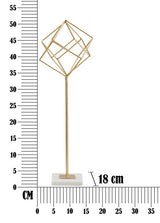 Geometrikus arany kocka dekoráció márvány talppal 16X18X52,5 cm Dekorációs figura Mauro Ferretti
