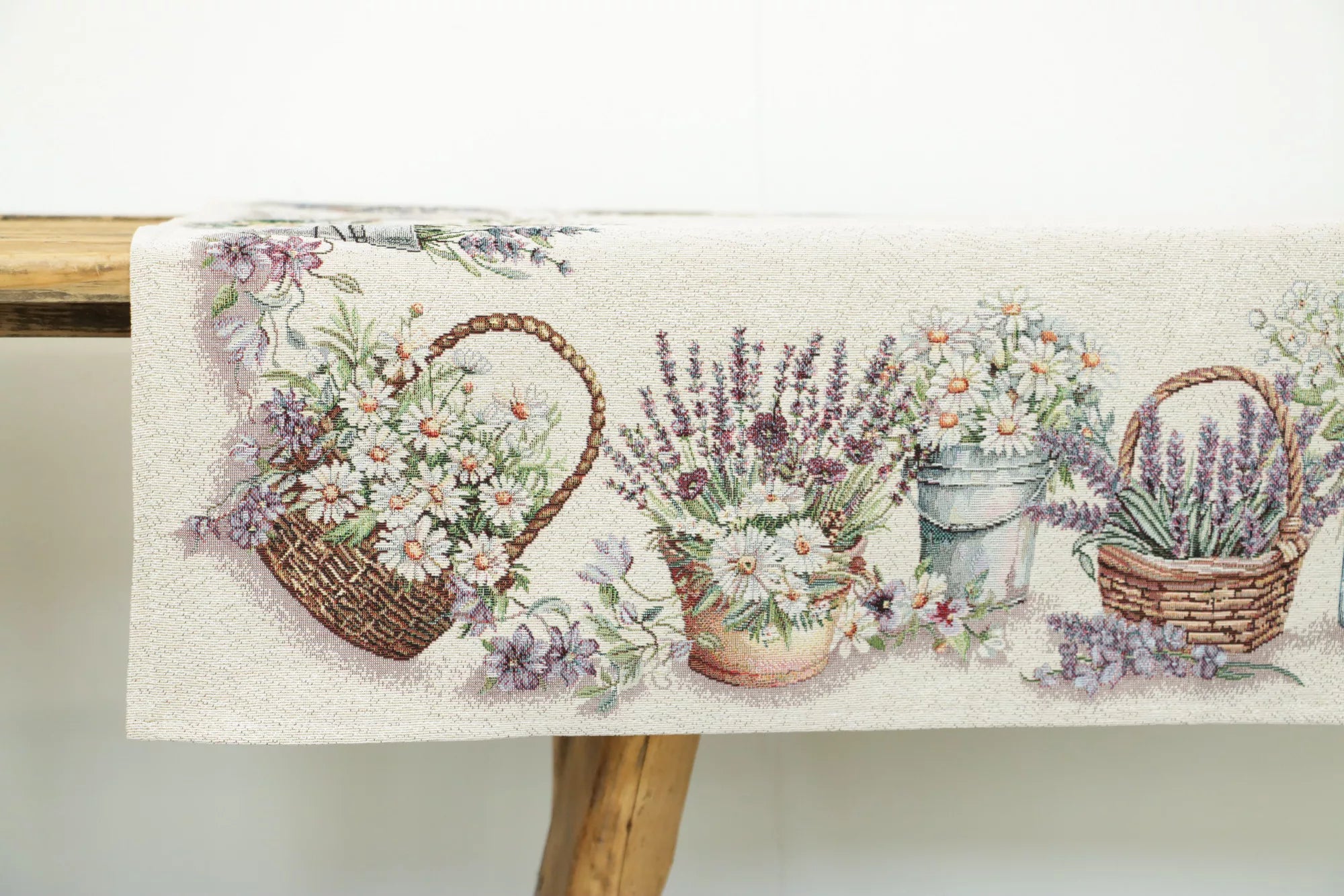 Levendulás asztalterítő 137x240 cm Gépi gobelin terítő Flower shop