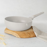 Berlinger Haus indukciós tapadásmentes Flip serpenyő 26 cm matt krém Sahara Collection