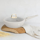 Berlinger Haus indukciós tapadásmentes mély serpenyő fedővel 24 cm matt krém Sahara Collection