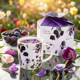 Virágos porcelán bögre – 400 ml – lila design díszdobozban