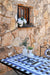 Kerti bútor Kovácsoltvas kerti asztal mozaikos kerámia berakással fehér kék